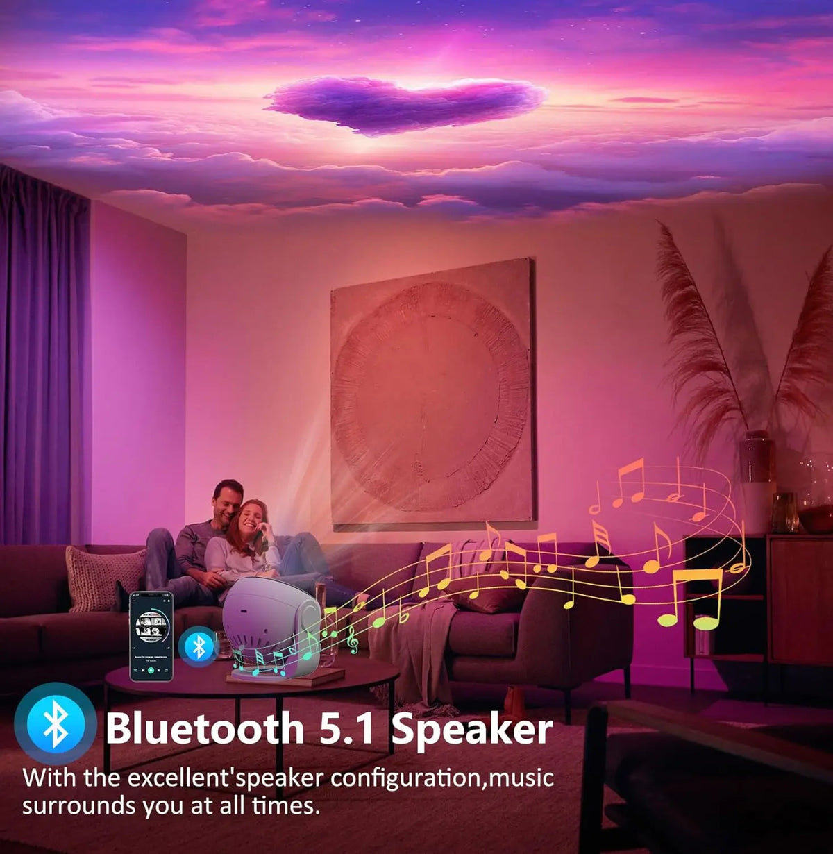 Sala de estar con altavoz y proyector Bluetooth 5.1 sobre un fondo de atardecer rosa.