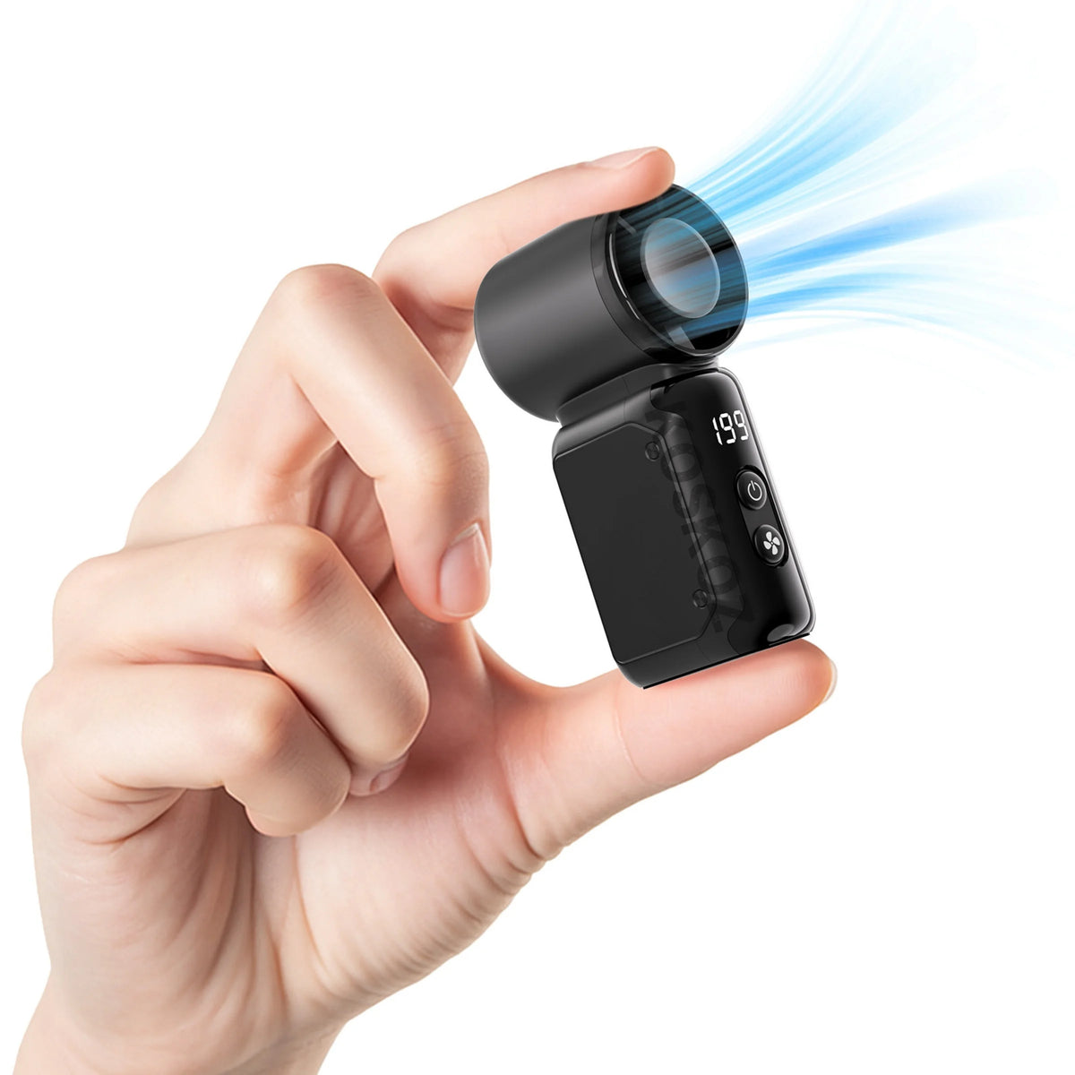 Una mano sostiene un ventilador portátil de mano recargable USB negro, demostrando su función con flujo de aire azul.