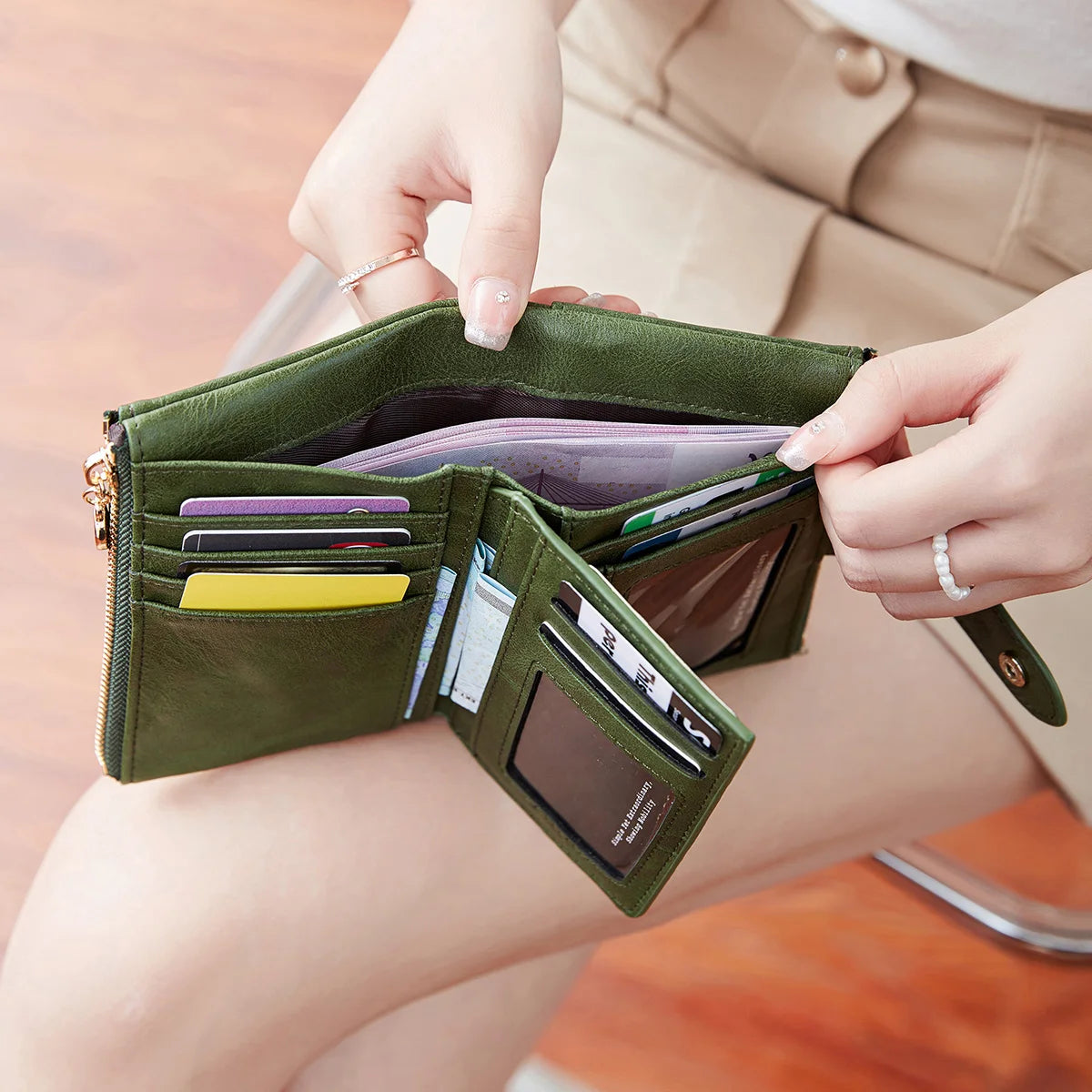 Women's Retro Tri-Fold Wallet with Large Capacity and Dual Zippers
