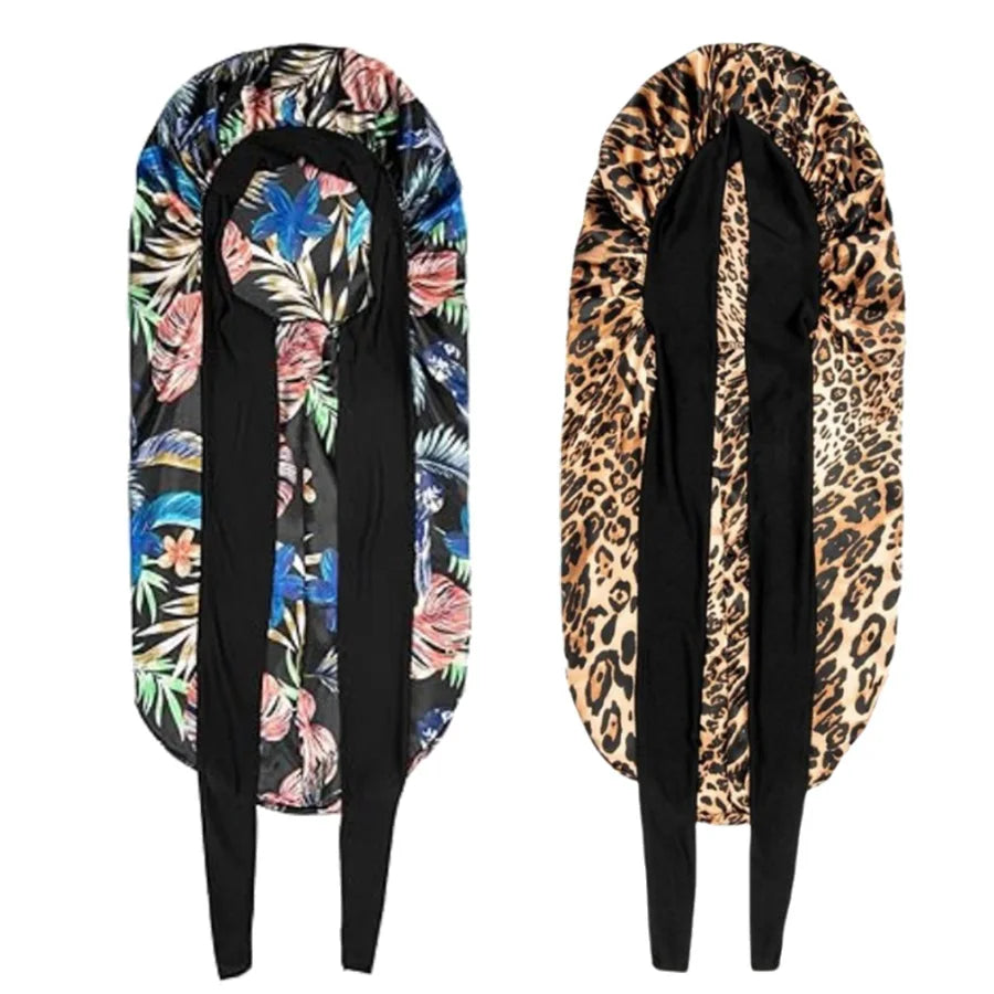 Satini Schlafbonnet für lockiges Haar in schwarz-florales Leopardenmuster.