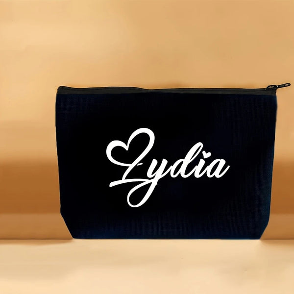Bolsa de maquillaje azul marino con texto escrito en blanco que dice Zydia