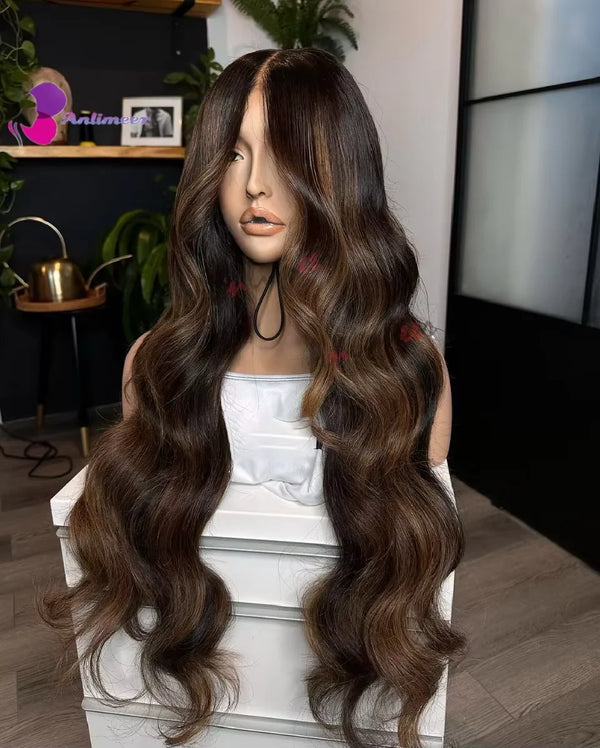 Peluca larga y ondulada de cabello castaño exhibida en maniquí, con frontal de encaje de seda.