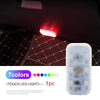 Une lumière LED blanche touche est montée dans l'habitacle d'une voiture, illuminant le tissu sombre et le motif diamant.