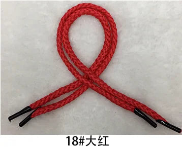 A red cord or string with black tips tied into a knot, labeled 18# 大红.