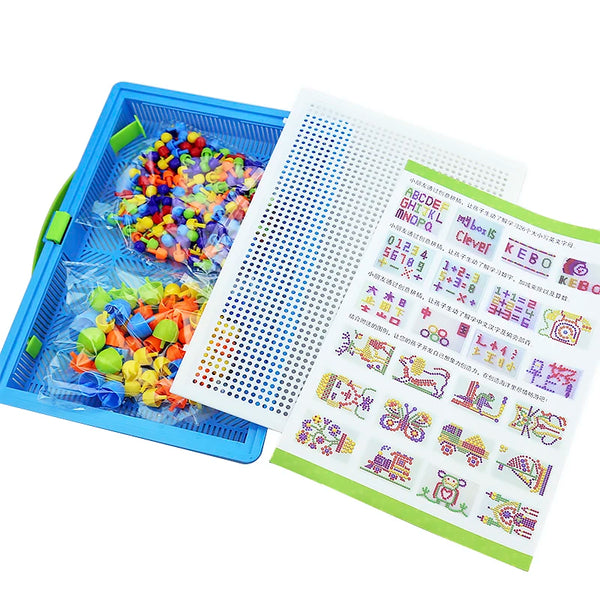 Schachtel mit einem Pilz-Nagel DIY-Puzzle-Set aus farbigen Plastikteilen und Anleitung.