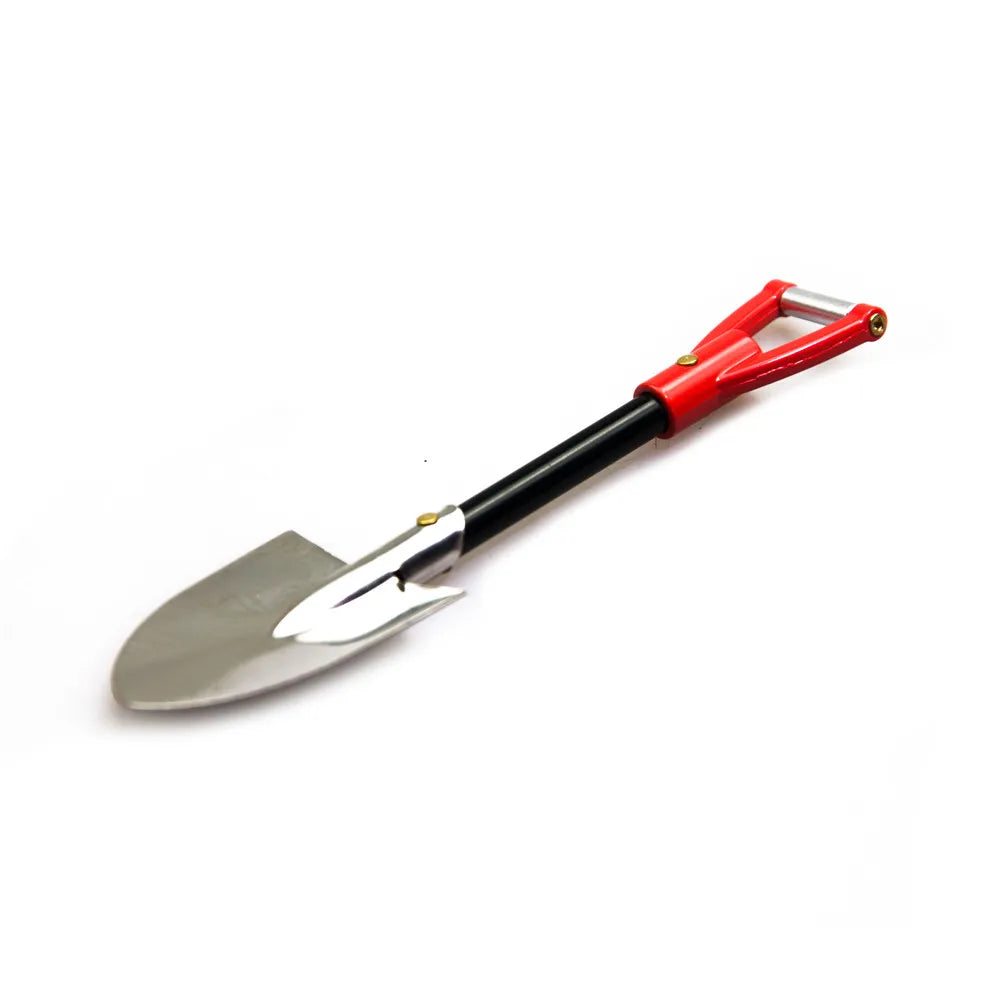 A 1/10 scale RC crawler decoration set featuring a shovel, fire extinguisher, and oil drum.
