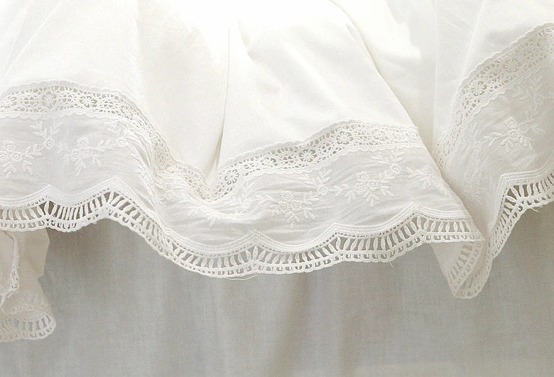 Luxury White Cotton Duvet Cover with Ruffle Lace Trim