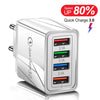 Silberner 4-Port-Schnellladeadapter mit vier USB-Anschlüssen und 80%-Ladeanzeige