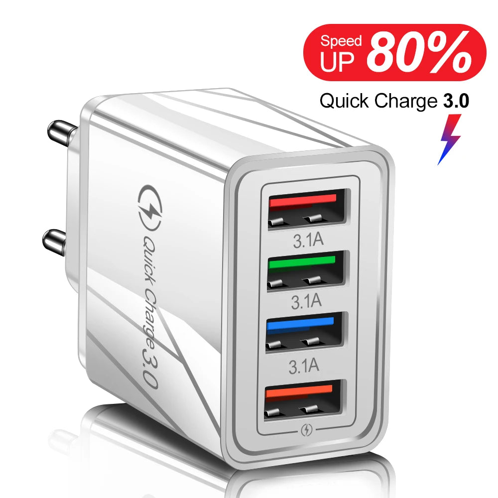 Silberner 4-Port-Schnellladeadapter mit vier USB-Anschlüssen und 80%-Ladeanzeige