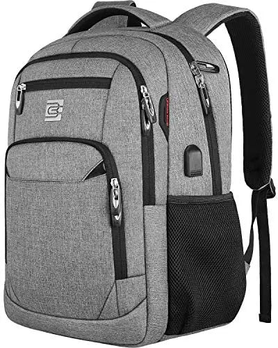 Grauer schlanker Laptop-Rucksack mit vorderer Tasche und seitlichem USB-Ladeanschluss.