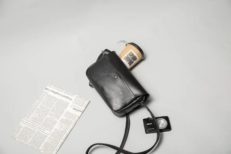 Vintage Leather Crossbody Bag for Men – Compact Messenger Shoulder Bag