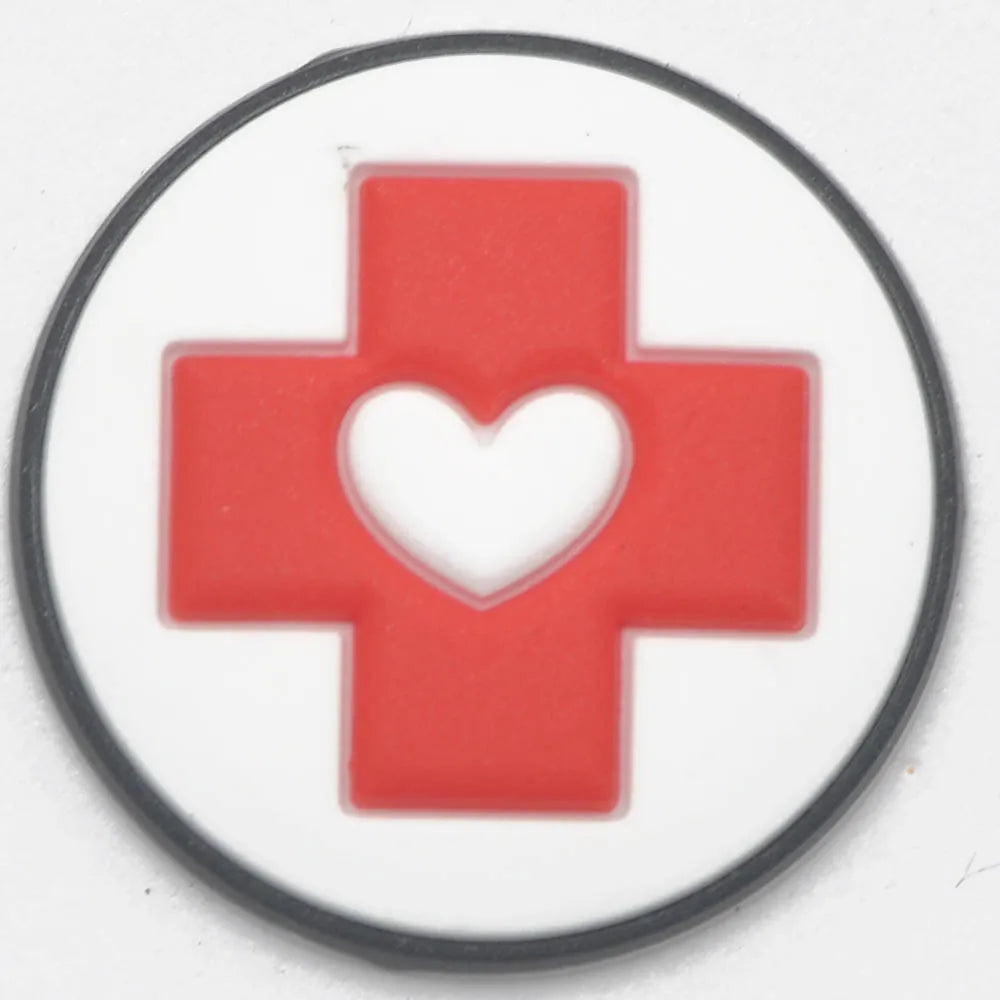 Runder Badge-Reel mit rotem Medizinschwert und weißem Herzen.