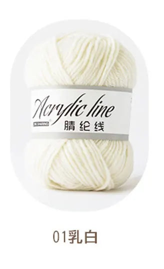 A ball of white acrylic line yarn labeled 01白, showing the texture and color.