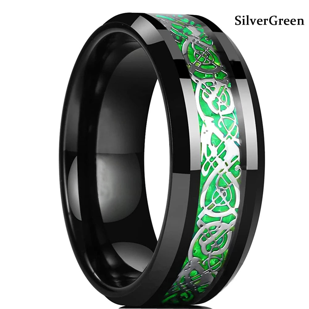 Bague de mariage en acier inoxydable noir avec un motif de nœud celtique vert argenté sur la surface extérieure.
