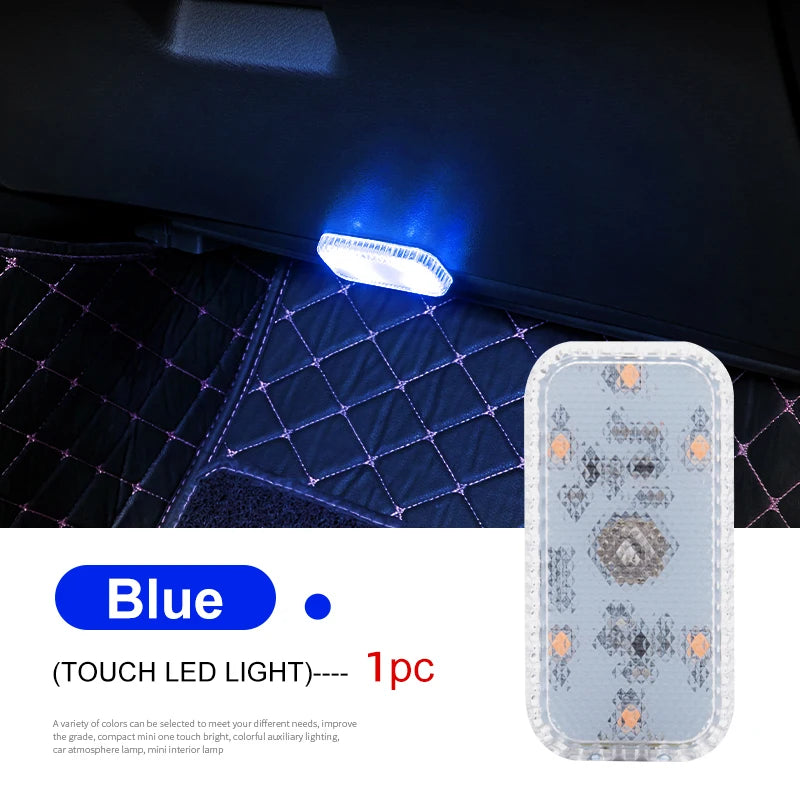 Lumière LED bleue illuminant l'intérieur d'une voiture