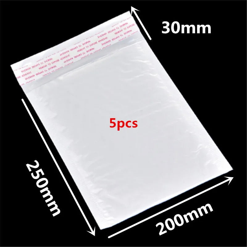 A white multi-pack of waterproof foam paper envelopes shown with dimensions 200mm by 250mm and a thickness of 30mm.