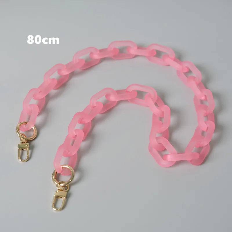Rosa abnehmbare Kettengurt-Accessoire für eine Damenhandtasche, flach dargestellt.