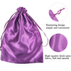 Lila Satin-Haarverlängerungstasche mit Kordelzug und Detailaufnahme des Stoffes.