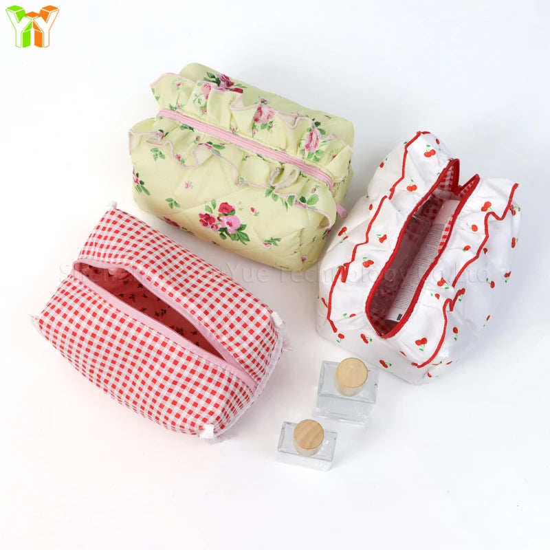 Neceser acolchado con estampado floral y lazo decorativo