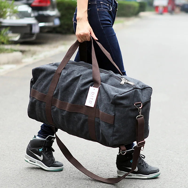 Großzügige Canvas-Reisetasche mit viel Stauraum