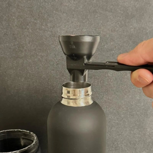 Leak-Proof Powder Scoop with Sliding Lid