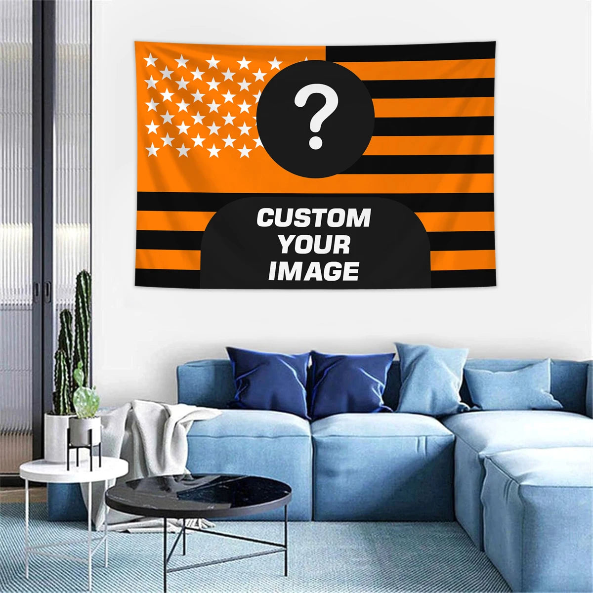 Maßgeschneiderte Flaggen-Tapisserie mit amerikanischen Flaggenstreifen und Sternen an einer Wand.