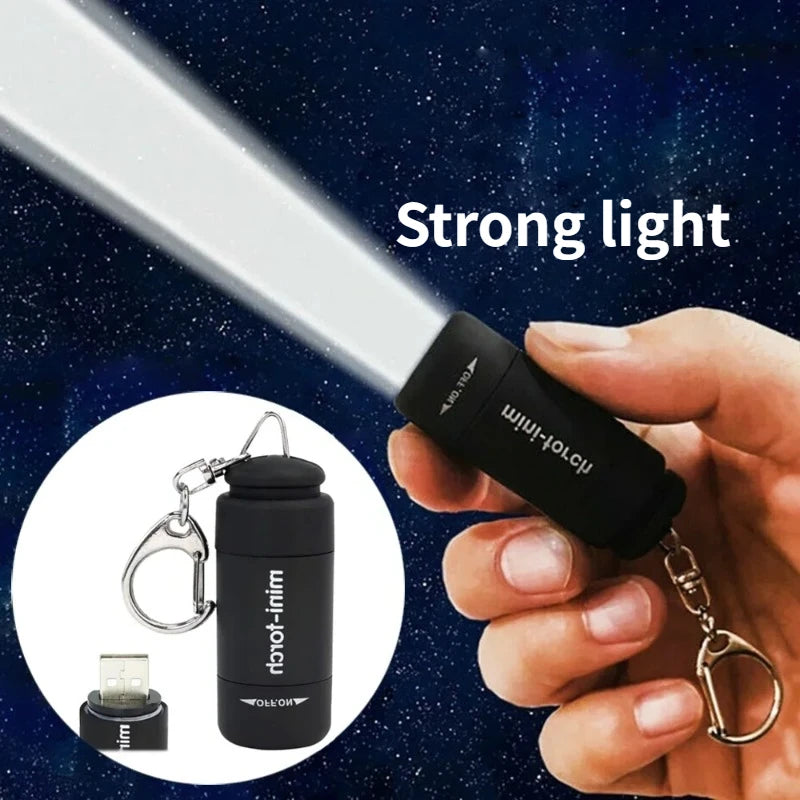 Mini lampe de poche USB rechargeable sur porte-clés