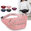 Sac banane en nylon à motif matelassé rose, avec diverses options de couleurs et une personne tenant le produit.