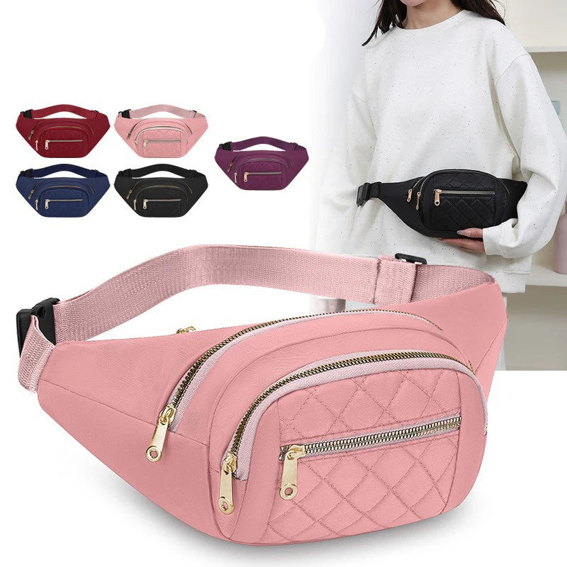 Sac banane en nylon à motif matelassé rose, avec diverses options de couleurs et une personne tenant le produit.