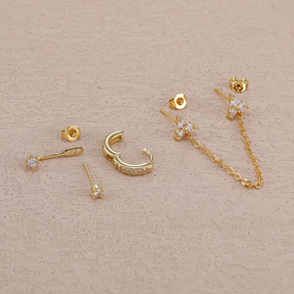 Boucles d'oreilles en chaîne dorée avec des pierres de zircon vert et un design double trou