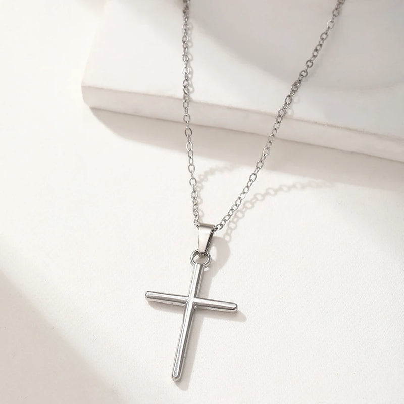 Collar con Colgante de Cruz de Acero Inoxidable