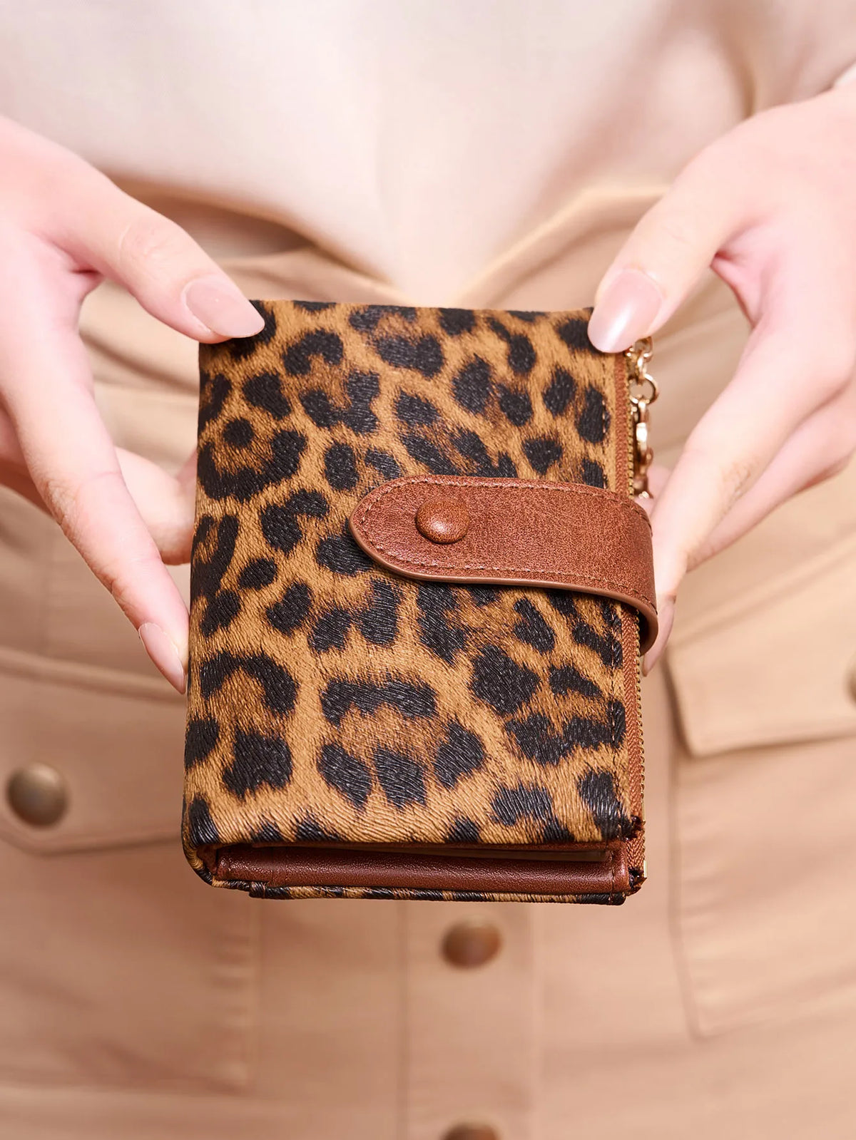Vintage Leopard Print Tri-Fold Wallet with Double Zipper