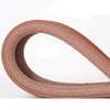Gros plan d'un joint de porte en caoutchouc souple de couleur rose poudré.
