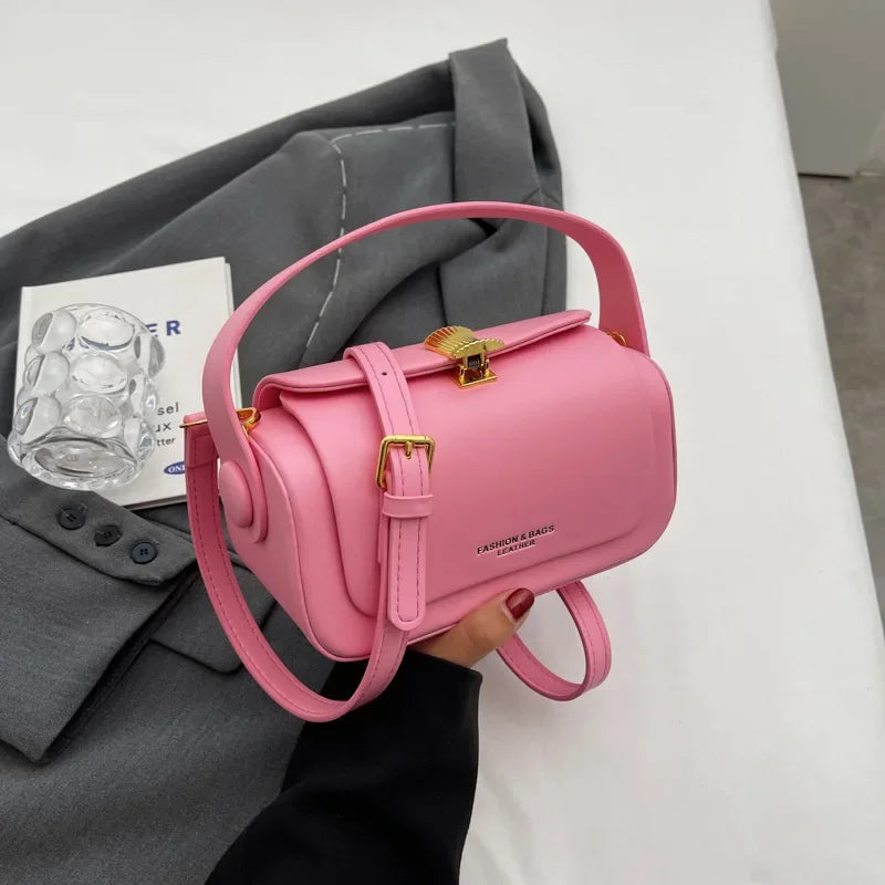 Classic Retro Crossbody Shoulder Bag with Textured Flap