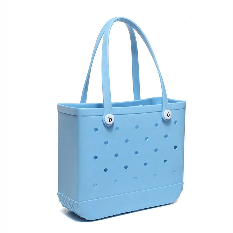 Helles blaues, tragbares EVA-Strandtasche mit Henkeln und kleinen Löchern am Körper.