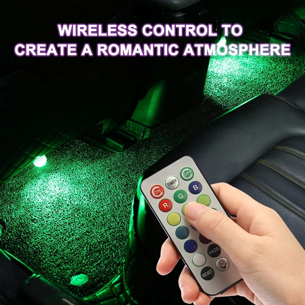 Une main tient une télécommande pour les lumières d'ambiance RGB sans fil de l'intérieur d'une voiture verte.