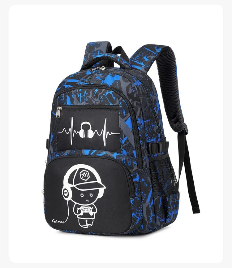 Dunkelblaue und schwarze Graffiti-Rucksack mit schwarzem Riemen und Herzfrequenzgrafik auf der Fronttasche.
