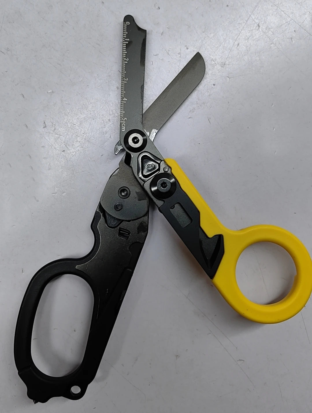 6-in-1 Foldable Emergency Rescue Scissors with Safety Hammer