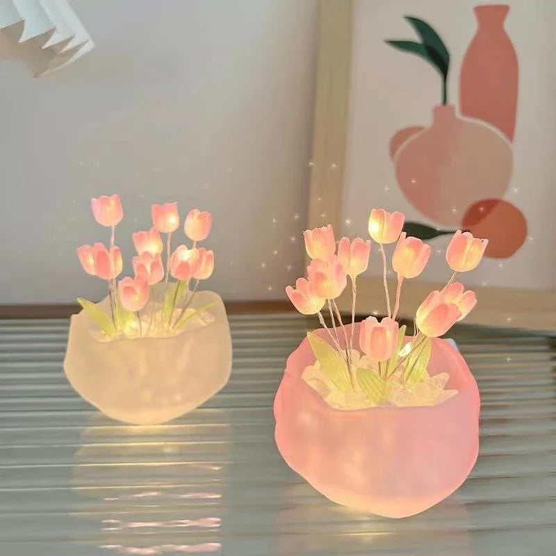 Tulpen-LED-Nachtlicht mit Glaskuppel