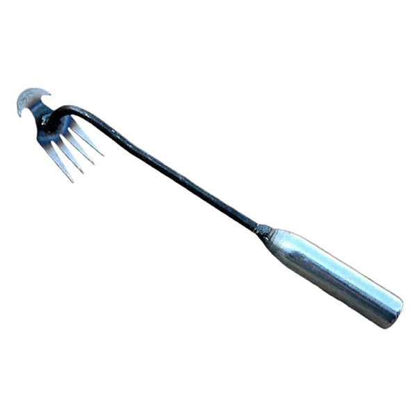 Fourche à désherber ergonomique en V argentée avec pointes et poignée.