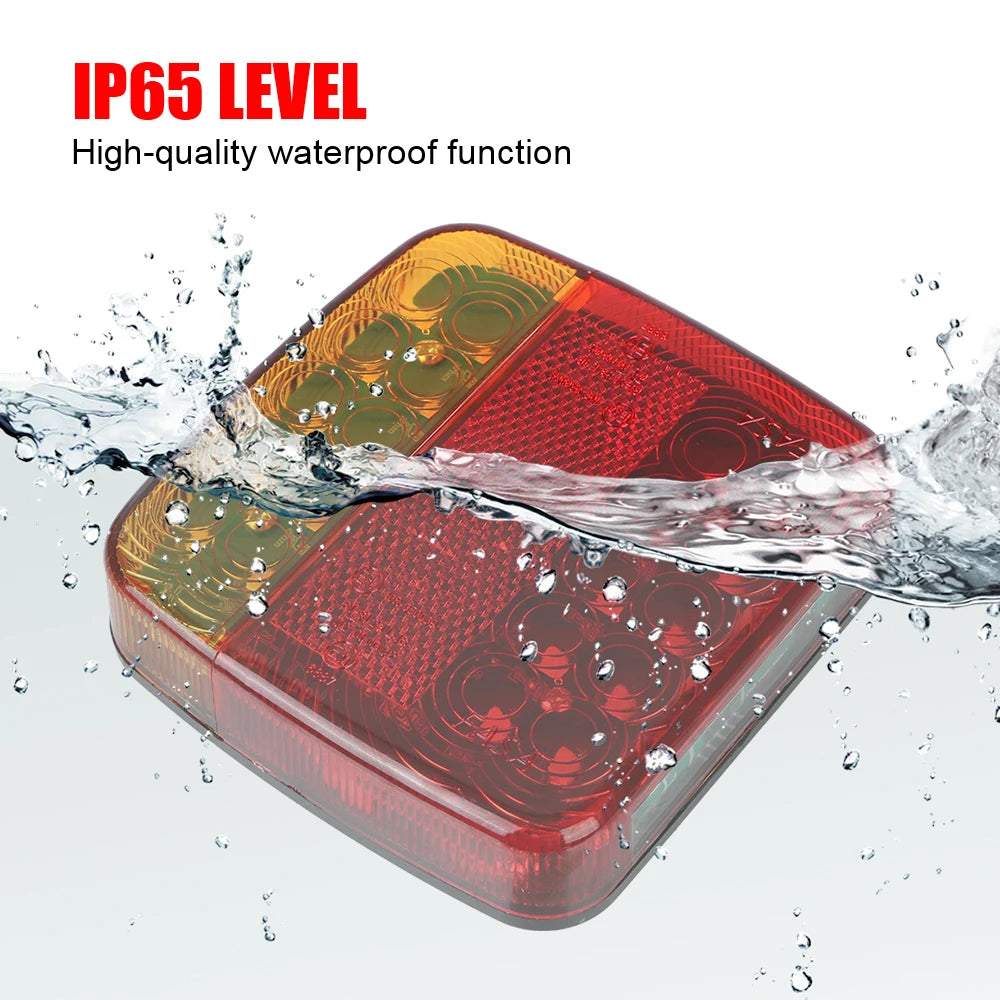 غطاء مصباح خلفي أحمر LED يتعرض لرذاذ الماء، يوضح وظيفته المقاومة للماء IP65.