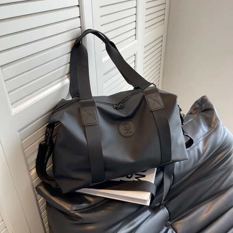 Versatile Large-Capacity Travel Duffel Bag with Water-Resistant Oxford Fabric