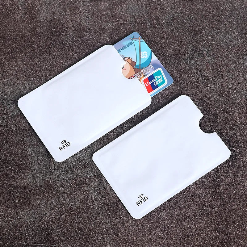 A white RFID blocking card sleeve is shown next to a UnionPay card.