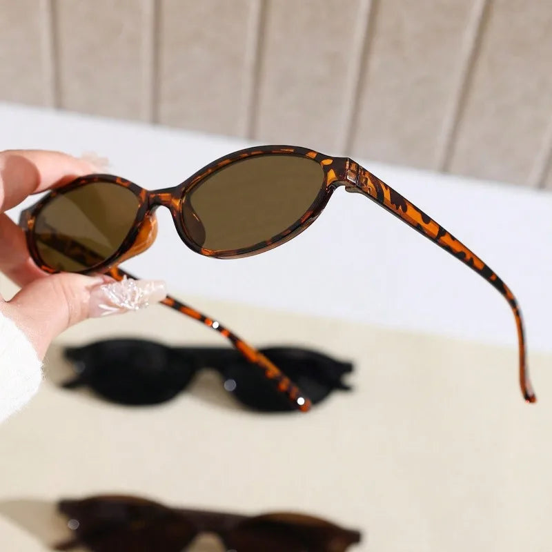 Retro Oval Sunglasses with UV400 Protection