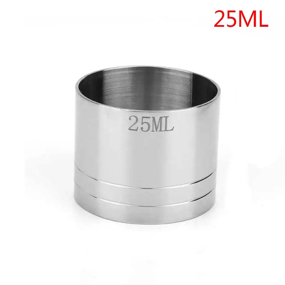 Zylindrische Edelstahlmessbecher mit 25ML-Markierung.