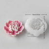 Moule en silicone floral rose et blanc pour cire de bougie, dimensions 7,8 cm.