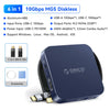 Boîtier NVMe SSD magnétique bleu foncé avec divers ports et accessoires sur fond blanc.