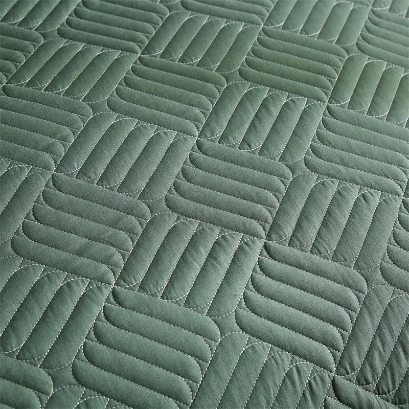 Lightweight All-Season Quilted Bedding Set with Pillow Shams