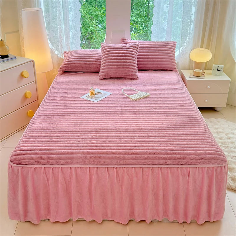 Plush Bed Skirt – Warm, Soft, and Elegant Bedding Essential