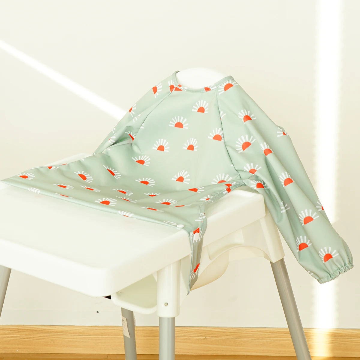 Snap Button Waterproof Baby Feeding Bib with Long Sleeves